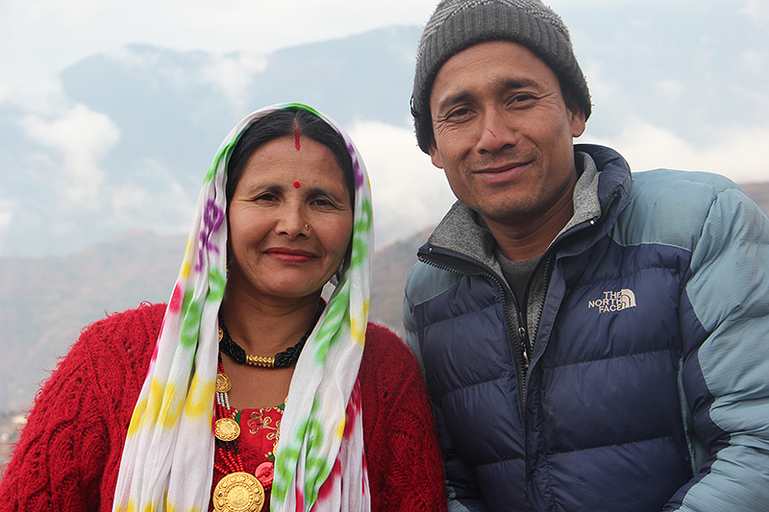 Nepalilaiset Anita Shahi ja aviomiehensä.