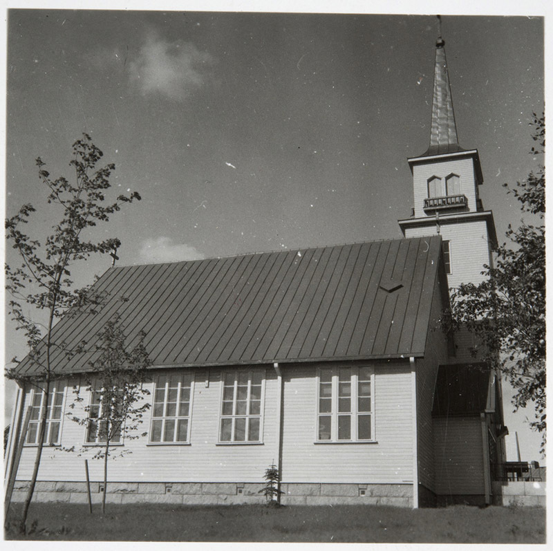 Vanha kuva kirkkorakennuksesta.