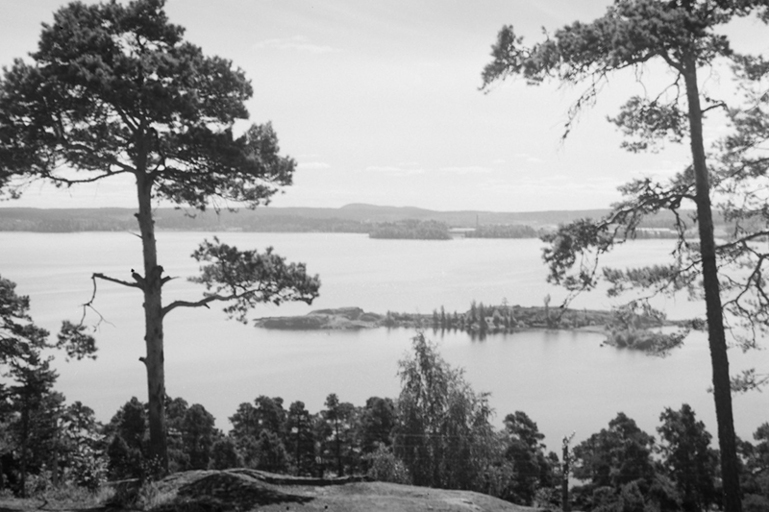Poutvaaran kymmenisen vuotta varhaisemmassa Pyhäjärvi-otoksessa taitavat näkyä Pyynikinsaaret. Kuva: Museovirasto/ Matti Poutvaara