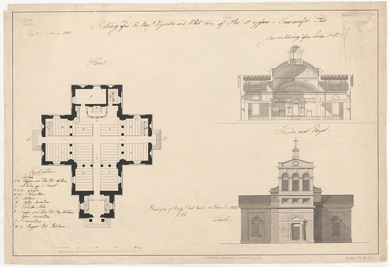 Kirkon pohjapiirros ja kaksi julkisivupiirrosta paperilla.